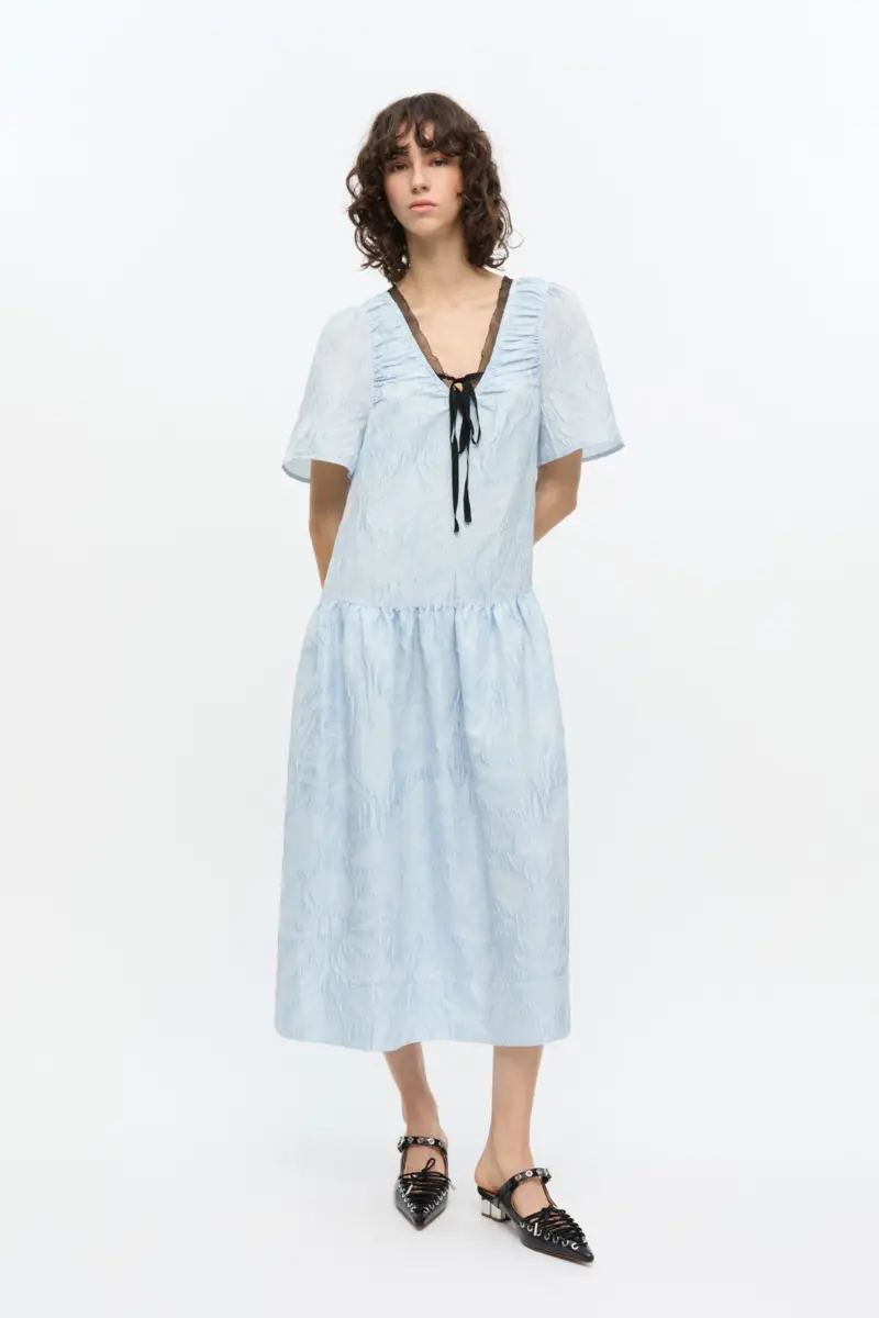 Blauwe midi-jurk met textuur en cloqué