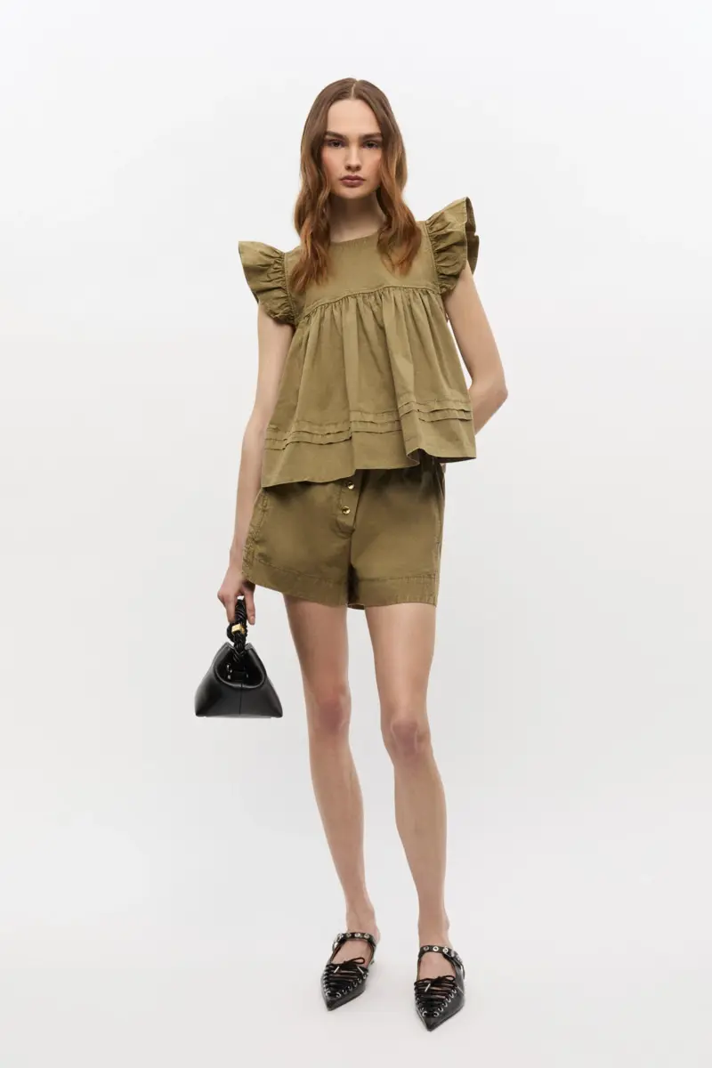 Groene gewassen katoenen top