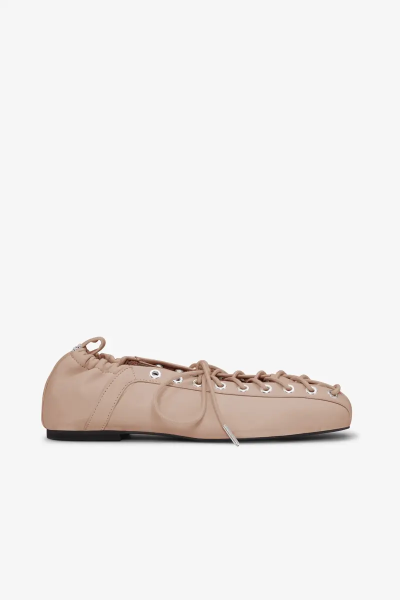 Lace-Up Ballerina’s in Beige