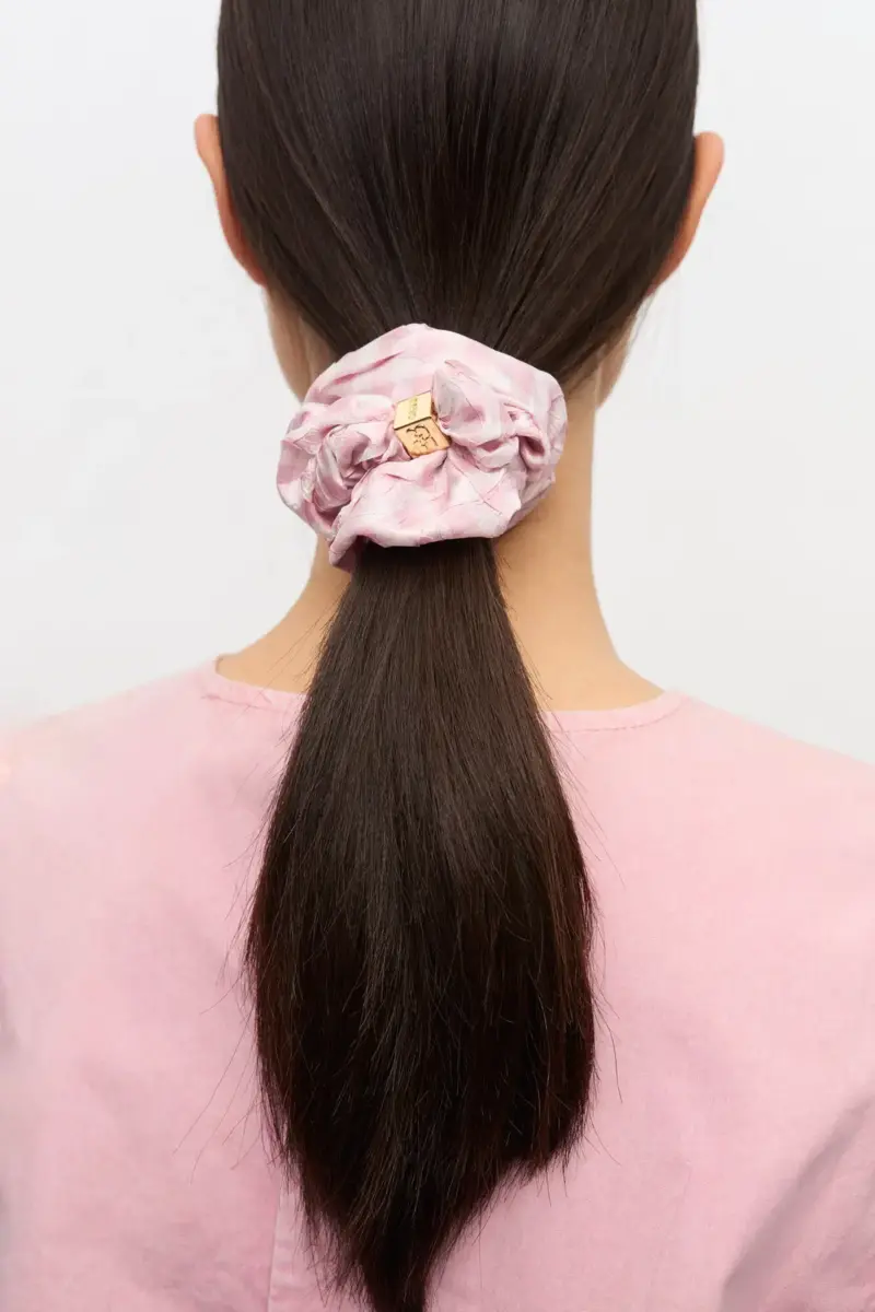 Roze scrunchie met gingham