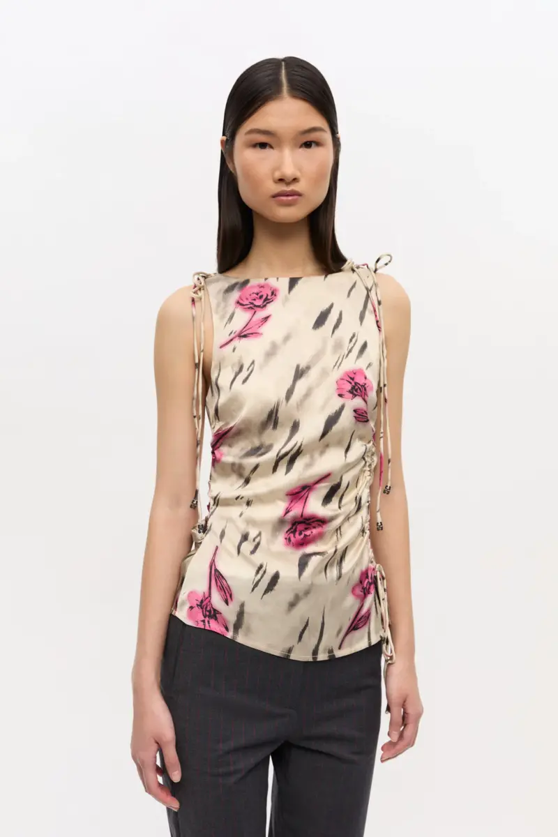 Satijnen top met bloemenprint