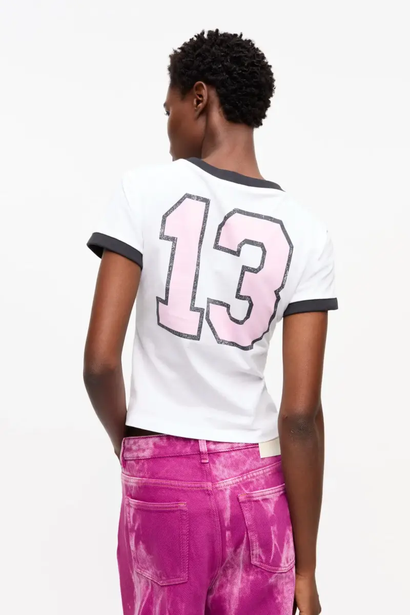 Wit basic jersey T-shirt met kleine heks