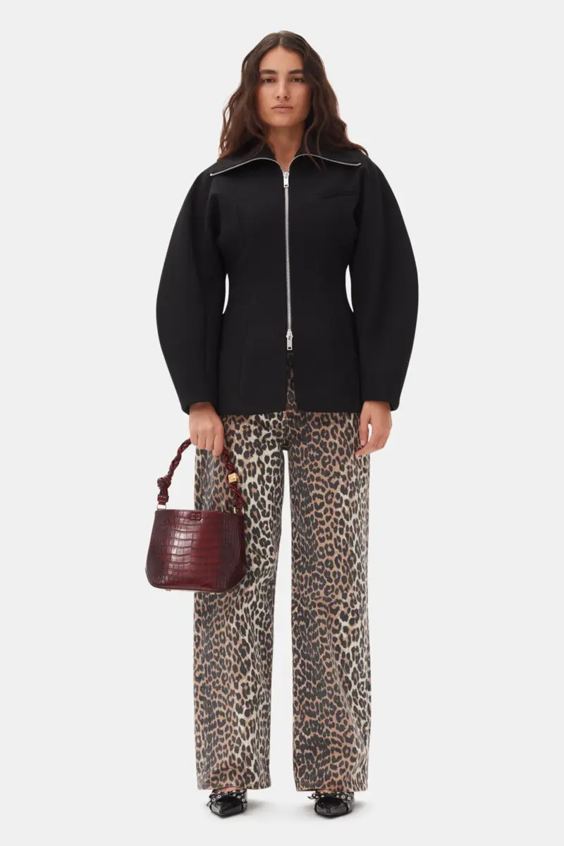 Zwart gebonden crêpe jasje met gebogen mouwen