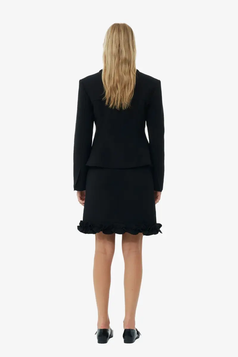 Zwarte getailleerde blazer van gebonden crêpe