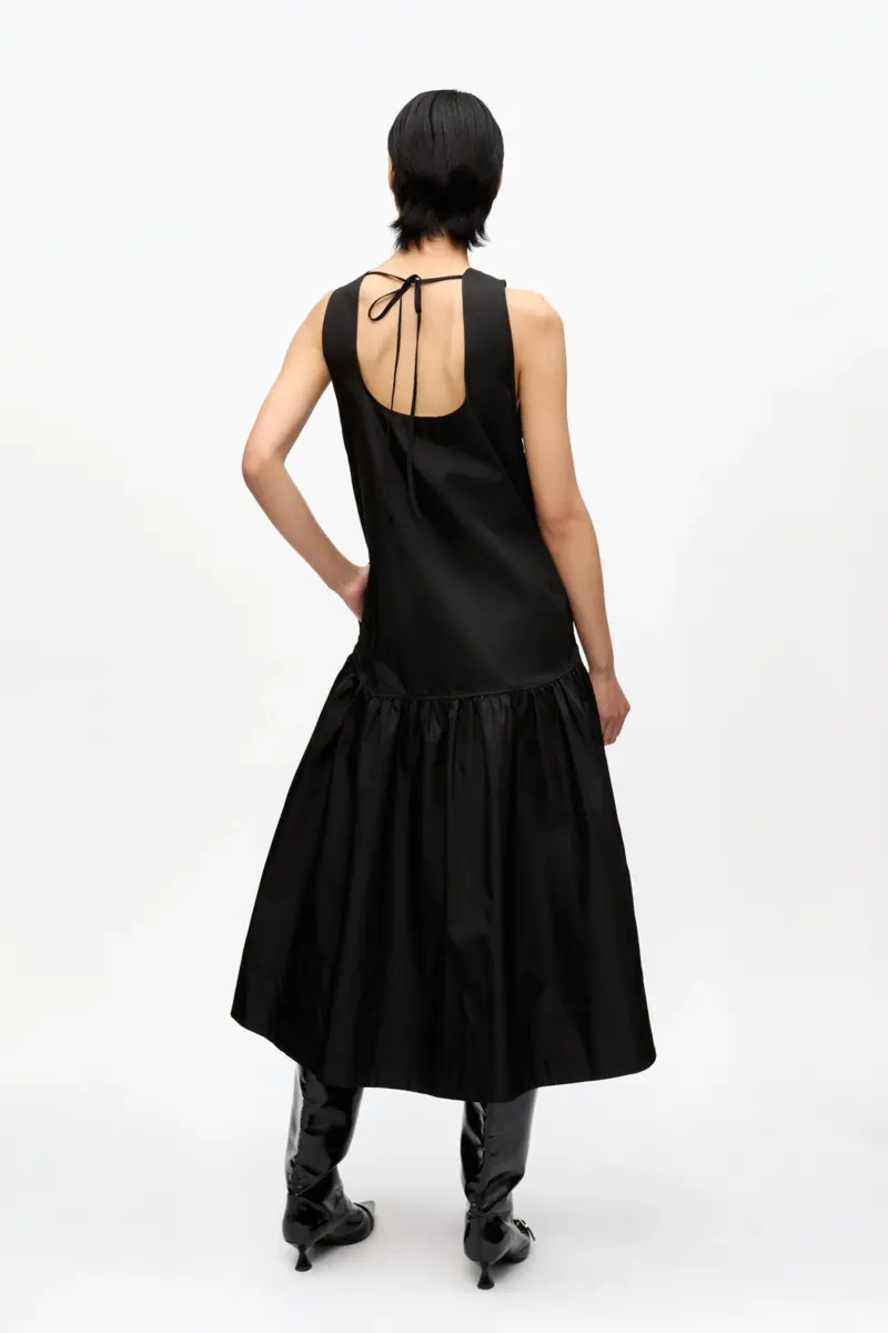 Zwarte midi-jurk van duchesse nylon